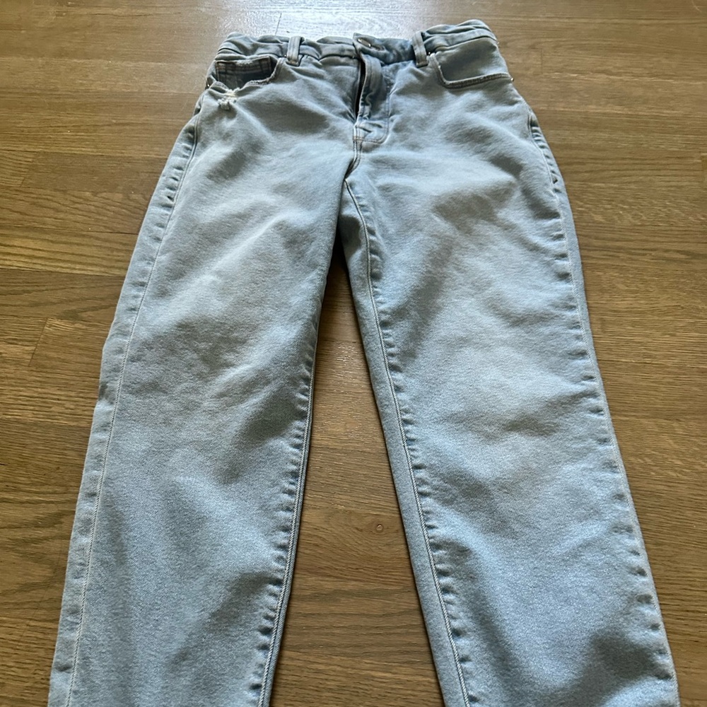 Good American Jeans Size 2/26 so comfy! Barely worn.
